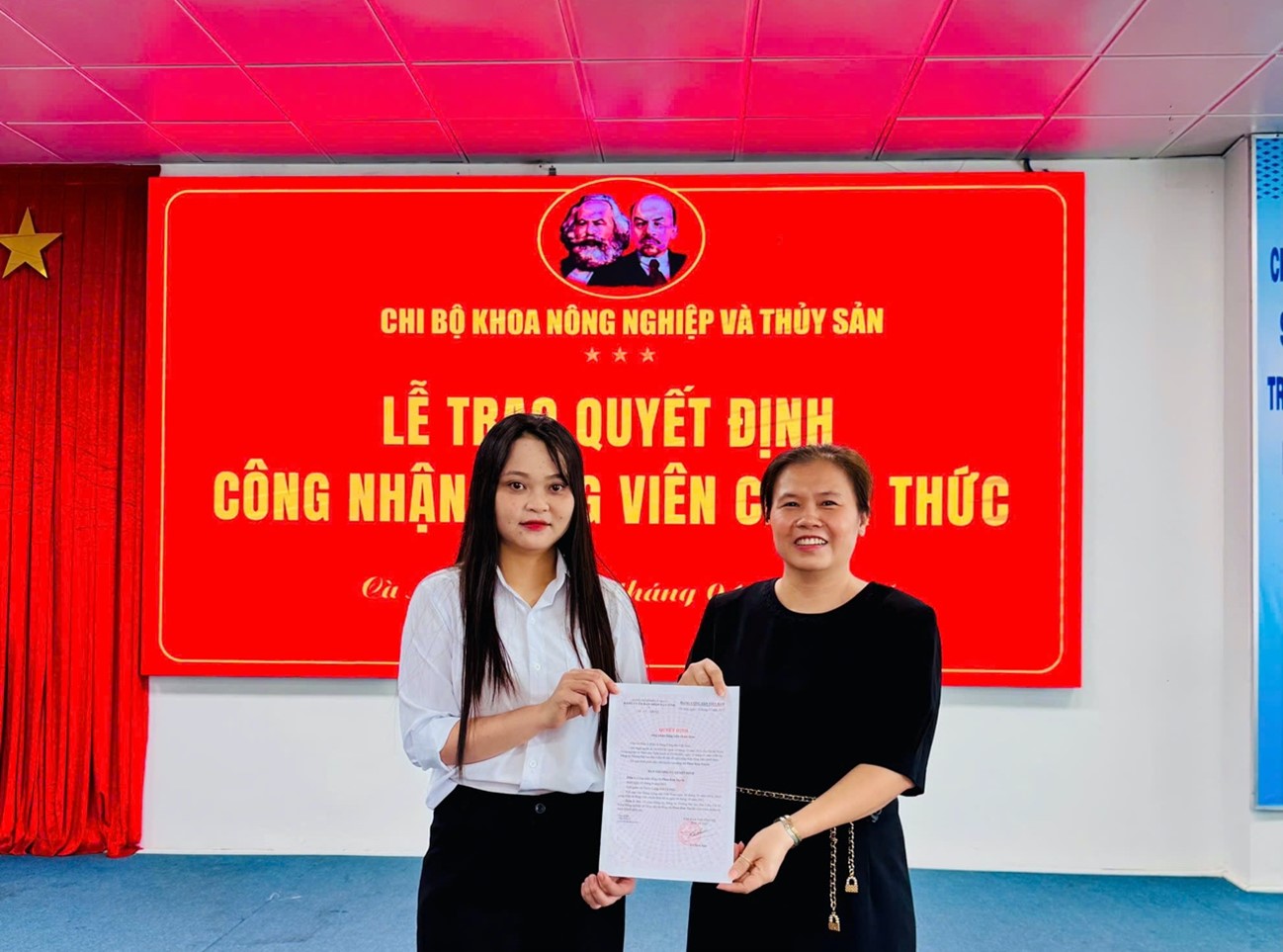 CHI BỘ KHOA NÔNG NGHIỆP VÀ THỦY SẢN, TRƯỜNG ĐẠI HỌC BẠC LIÊU TRAO QUYẾT ĐỊNH CÔNG NHẬN ĐẢNG CHÍNH THỨC CHO ĐẢNG VIÊN DỰ BỊ